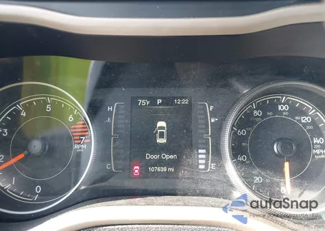 2017 Jeep Cherokee Latitude 4X4 z USA, uszkodzony, nr VIN 1C4PJMCB7HW501797